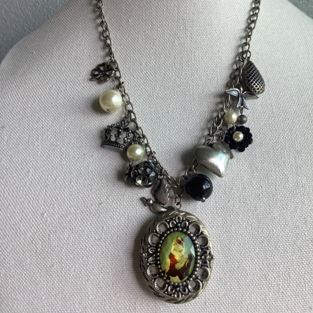Audrey Hepburn Necklace View 3